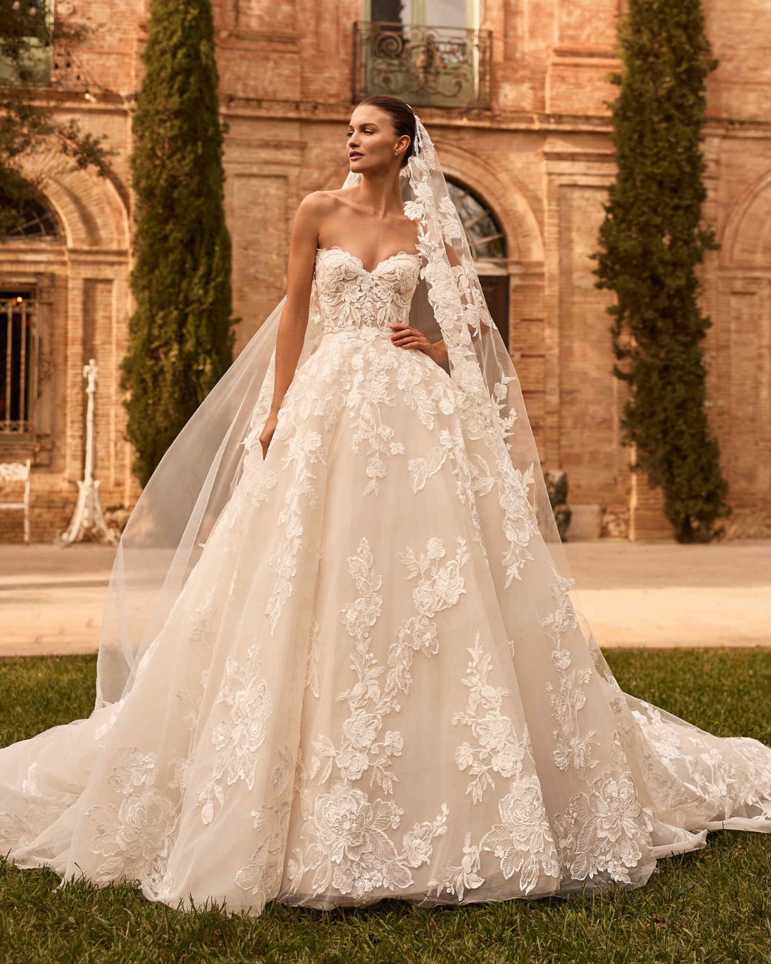 Vestido de novia Seaborn de Pronovias con silueta princesa, escote corazón y falda de tul con encaje - Modas y Confecciones Breatriz