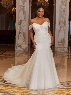 Vista frontal del vestido de novia Trisha de Morilee.