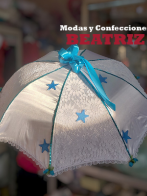 Sombrilla blanca decorada con encaje, estrellas azules, cintas turquesa y flores para celebraciones y desfiles - Modas y Confecciones Beatriz